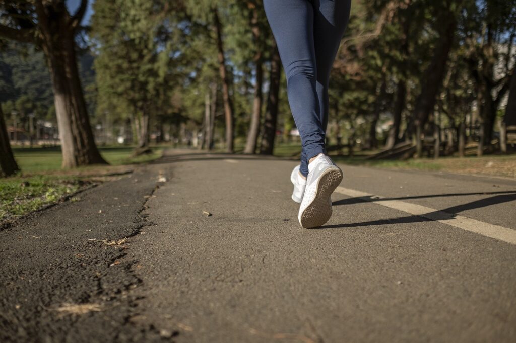 A picture showing the legs of a jogging woman.